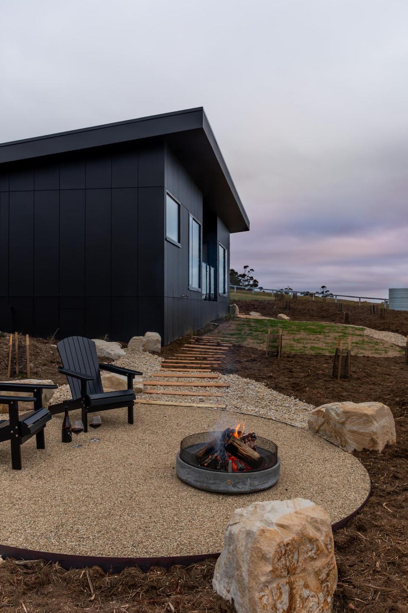Wherewithal Luxury Suites Carlton Exterior photo